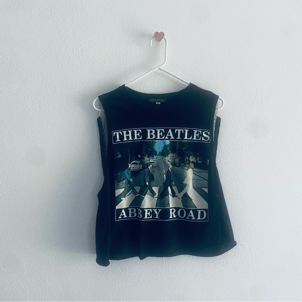 Trendy & Tipsy black The Beatles chain tank top - Picture 3 of 11